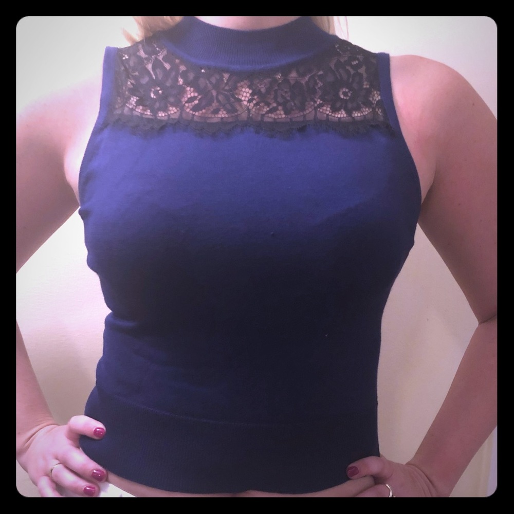 Express woman’s sleeveless turtleneck top